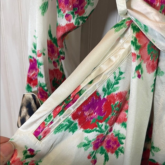 R13 SILK SMOKING ROBE WITH PIPING FLORAL SMALL - Picture 6 of 7